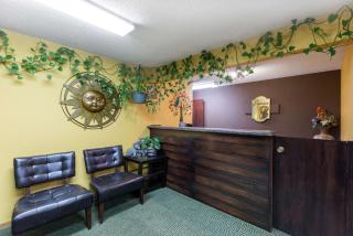 Super 8 by Wyndham Perry IA - 8