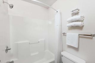 Howard Johnson by Wyndham Wichita Airport - Wichita - 3