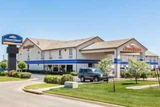 Howard Johnson by Wyndham Wichita Airport - 0