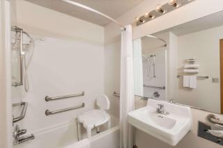 Howard Johnson by Wyndham Wichita Airport - Wichita - 6