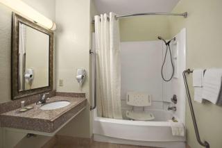 Super 8 by Wyndham Carlsbad - Carlsbad - 8