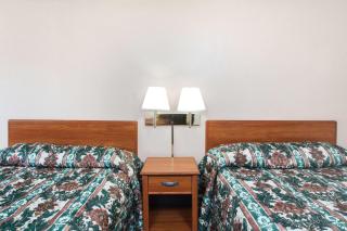Knights Inn Pittston - Pittston - 1