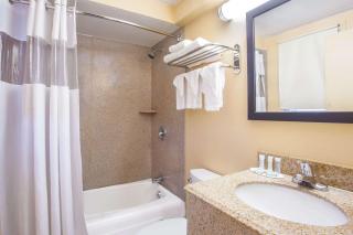 Travelodge by Wyndham South Burlington - Burlington - 3