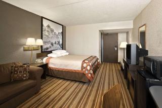 Super 8 by Wyndham Redfield - Redfield - 4