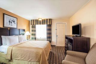 Travelodge by Wyndham South Burlington - Burlington - 1
