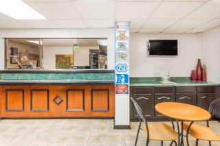 Super 8 by Wyndham Greensboro - Greensboro - 8
