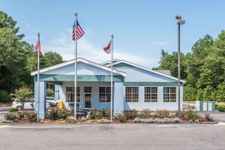Super 8 by Wyndham Fayetteville - Fayetteville - 0