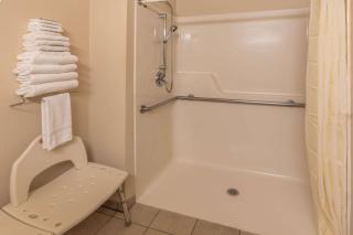 Super 8 by Wyndham Woodburn - Woodburn - 6