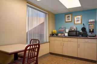 Super 8 by Wyndham Austin Downtown/Capitol Area - Austin - 5