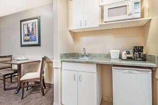 Super 8 by Wyndham Edmonton South - 6