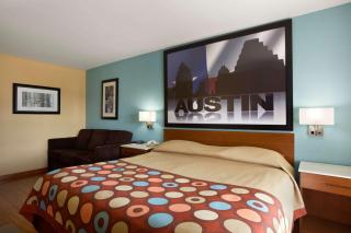 Super 8 by Wyndham Austin Downtown/Capitol Area - Austin - 0