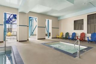 Travelodge by Wyndham Edmonton West - Edmonton - 5
