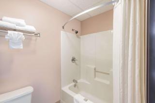 Super 8 by Wyndham Winfield-Quail Ridge Area - Winfield - 7