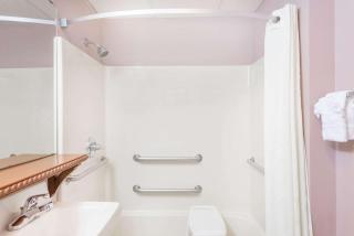 Super 8 by Wyndham Winfield-Quail Ridge Area - Winfield - 4