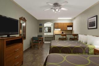 Super 8 by Wyndham South Padre Island - 1