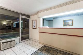 Super 8 by Wyndham Commerce - Commerce - 6