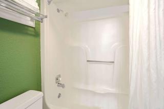 Super 8 by Wyndham Denver Stapleton - Denver - 3