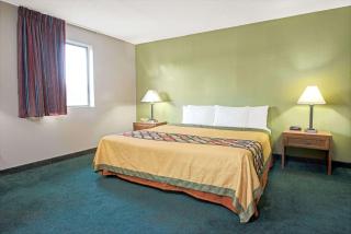 Super 8 by Wyndham Eureka/Six Flags Nearby - Eureka - 7