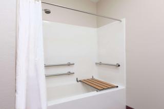 Super 8 by Wyndham Huntsville - Huntsville - 2