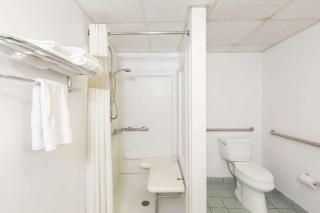 Travelodge by Wyndham Great Bend - Great Bend - 6