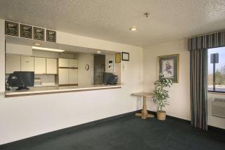 Travelodge by Wyndham Hudsonville - Hudsonville - 0