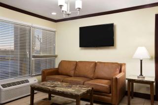 Super 8 by Wyndham Woodward - Woodward - 8