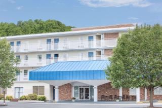 Howard Johnson by Wyndham Staunton - Staunton - 0