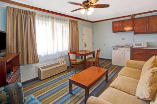 Travelodge by Wyndham Bishop - 2