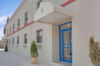 Super 8 by Wyndham Long Island City LGA Hotel - Queens - 0
