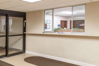 Super 8 by Wyndham St Charles - St. Charles - 8