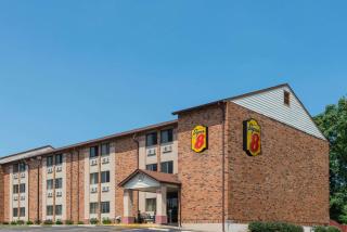 Super 8 by Wyndham St Charles - St. Charles - 0