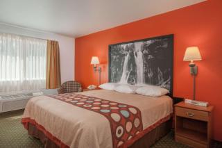 Super 8 by Wyndham Cloverdale Wine Country - Cloverdale - 2