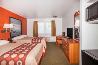 Super 8 by Wyndham Cloverdale Wine Country - Cloverdale - 5