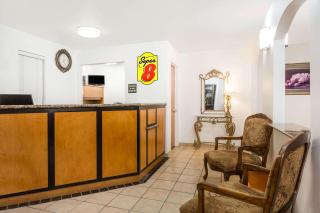 Super 8 by Wyndham Cloverdale Wine Country - Cloverdale - 9