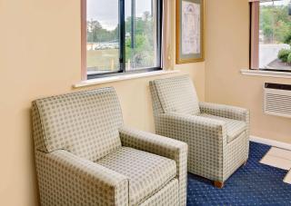 Super 8 by Wyndham Laurel - Laurel - 9