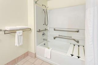 Super 8 by Wyndham Windsor - Windsor - 3