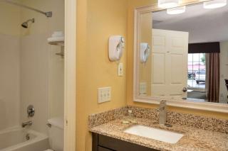 Super 8 by Wyndham Garner/Clayton/Raleigh - Garner - 4