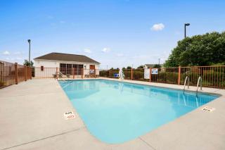 Super 8 by Wyndham Garner/Clayton/Raleigh - Garner - 1