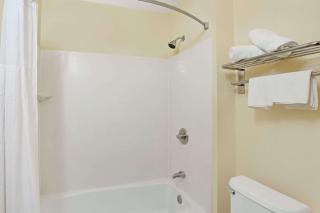 Super 8 by Wyndham North Hollywood - North Hollywood - 2