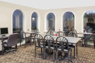 Super 8 by Wyndham Morton Grove/Chicago - Morton Grove - 8