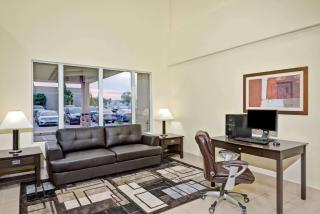 Super 8 by Wyndham Barrie South - Barrie - 3