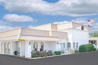 Super 8 by Wyndham Morton Grove/Chicago - Morton Grove - 0