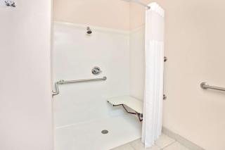 Super 8 by Wyndham Louisville/Expo Center - Louisville - 9
