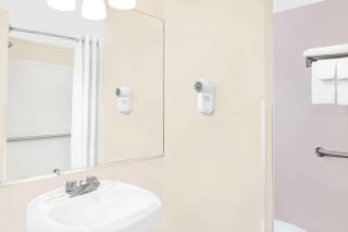 Super 8 by Wyndham Morton Grove/Chicago - 1