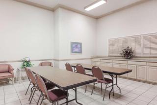 Super 8 by Wyndham Jasper TX - Jasper - 3