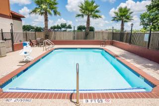 Super 8 by Wyndham Brookshire TX - Brookshire - 3