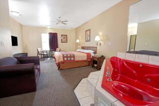 Super 8 by Wyndham St. Louis Airport - Woodson Terrace - 2