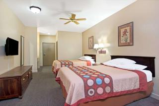 Super 8 by Wyndham St. Louis Airport - Woodson Terrace - 4