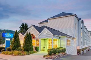 Microtel Inn & Suites by Wyndham Gatlinburg - Gatlinburg - 1