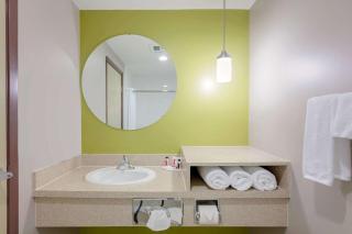 Super 8 by Wyndham Kapuskasing - Kapuskasing - 4